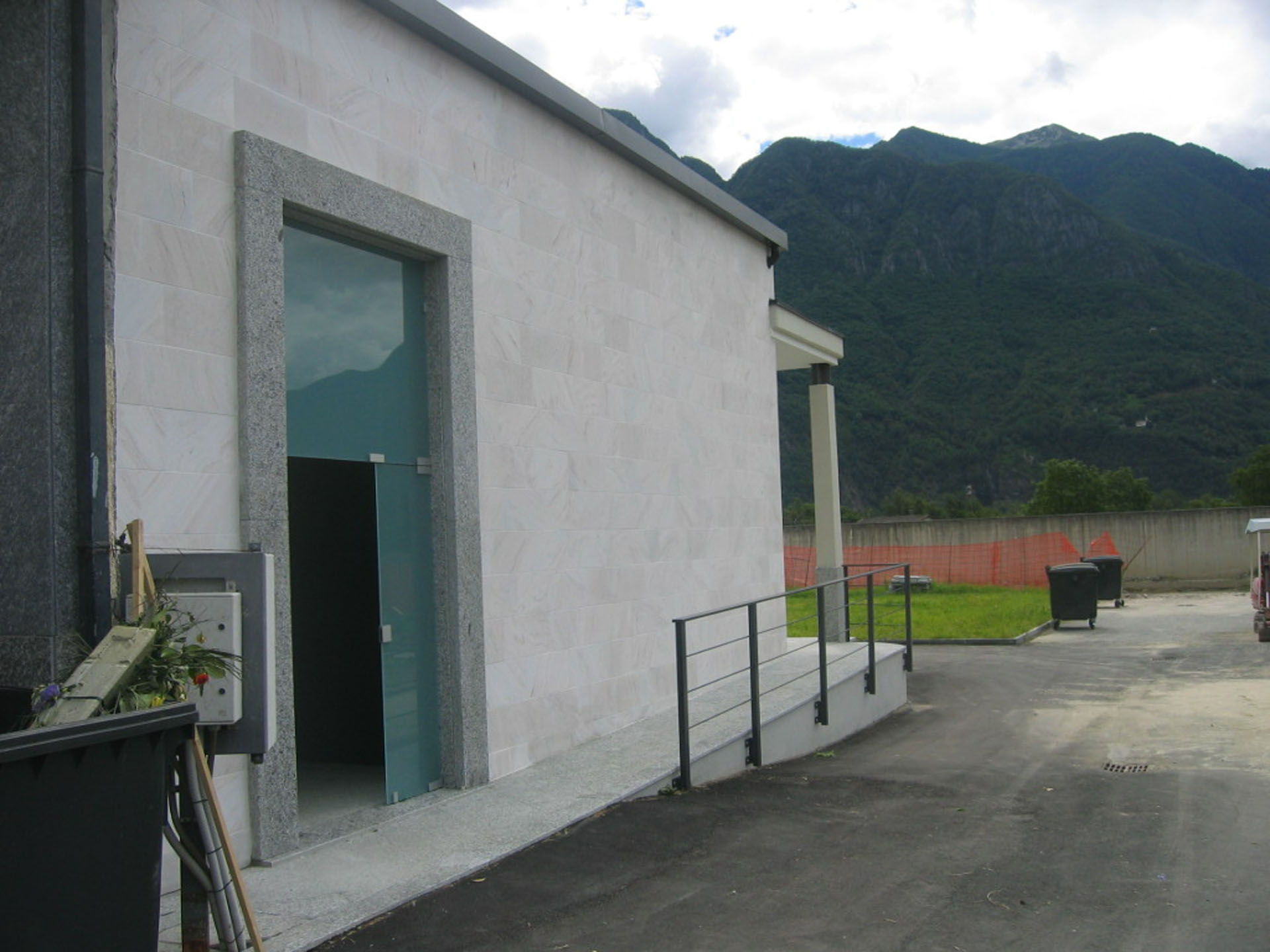 https://www.boschigrugni.it/caricamenti/2021/08/Cimitero-Domodossola-7695_boschi-grugni.jpg